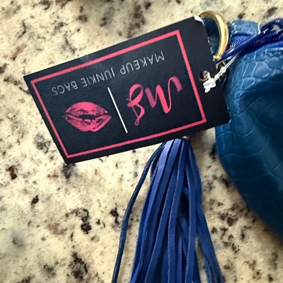 Makeup Junkie Blue Textured Crossbody Bag - Picture 3 of 5